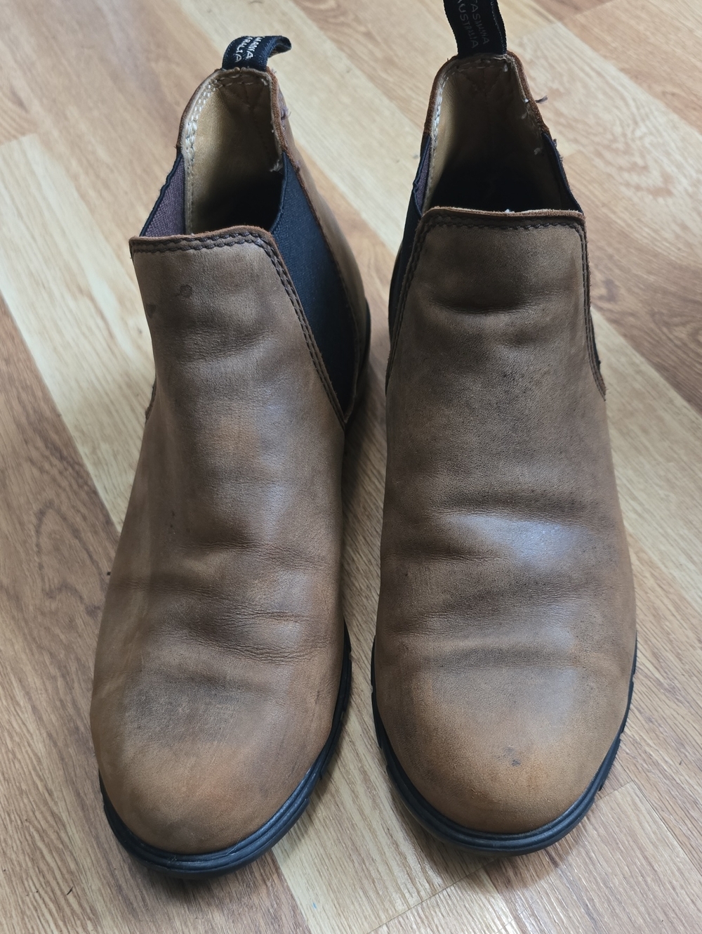 Blundstone Brown Chelsea Heeled Boots